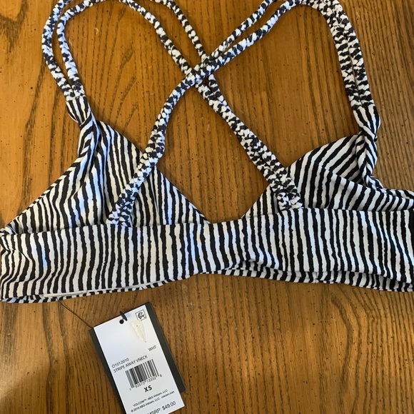 NWT Volcom Stripe Away Black & White Printed V-Neck Bikini Top XS‎ - Picture 10 of 11